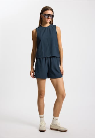 rethinkit studios Top  'Airflow' in Blau