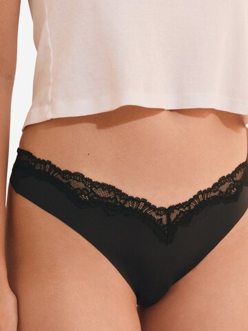 ETAM Thong 'Fara' in Black