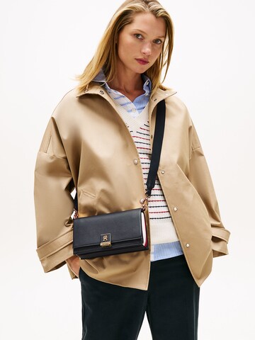 TOMMY HILFIGER Crossbody Bag in Black: front