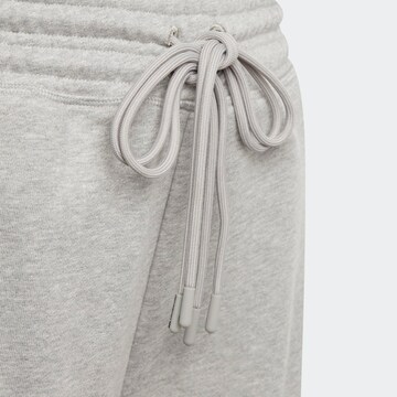 ADIDAS BY STELLA MCCARTNEY Loosefit Shorts in Grau