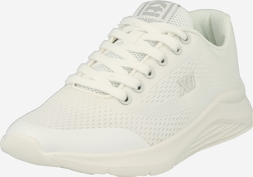 Xti Sneakers in White: front