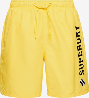 Shorts de bain '19 Inch' Superdry en jaune : devant