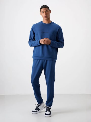 Tommy Life - Fato de desporto em azul: frente