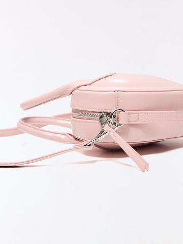 Bershka Kézitáska - rózsaszín