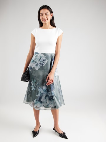 SWING - Vestido de gala en verde: frente