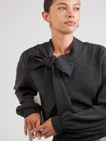 Pull-over 'YASASSI' YAS en gris