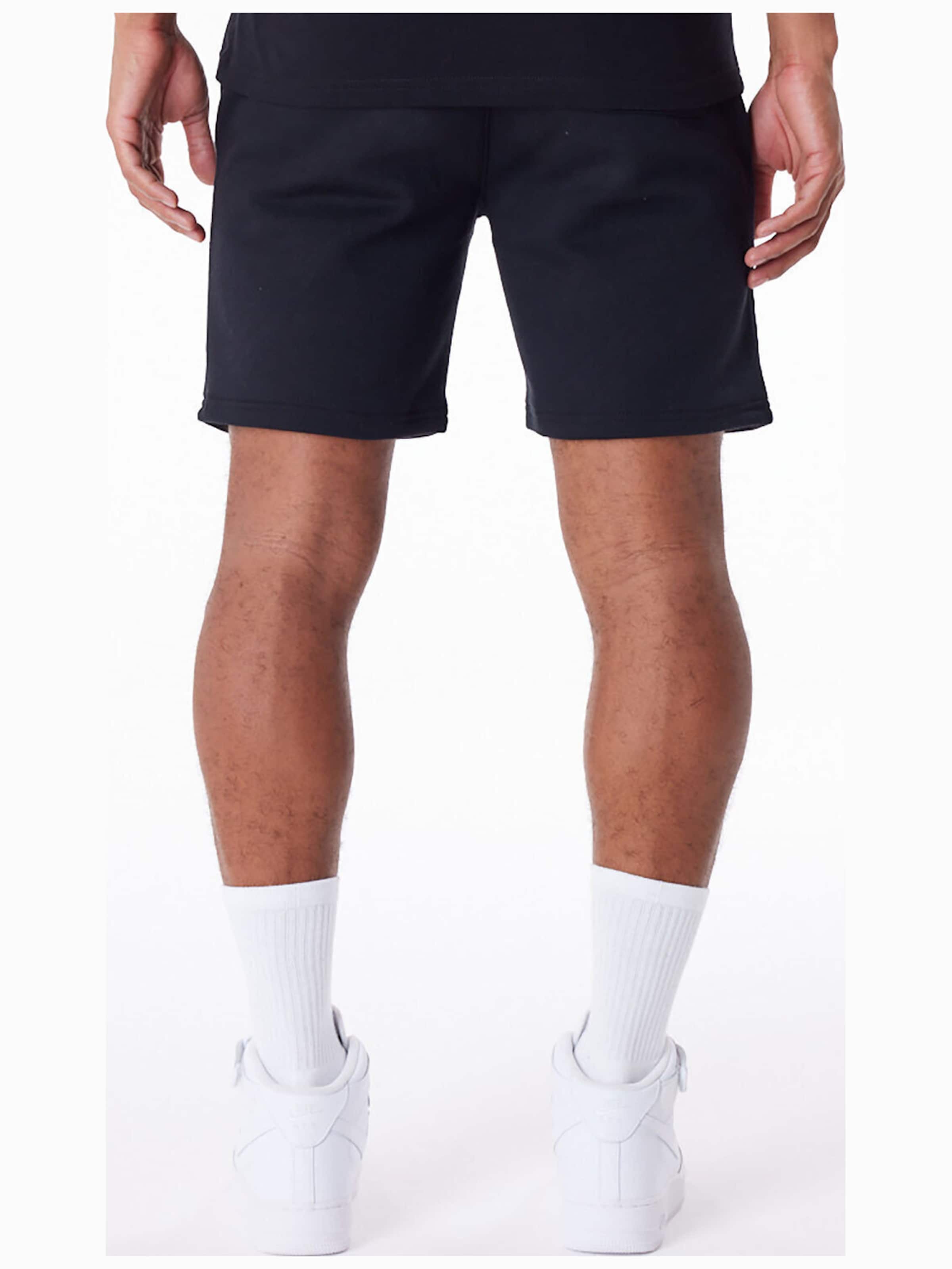 regular Pantaloni sportivi 'New Era Essentls Short' di NEW ERA in nero