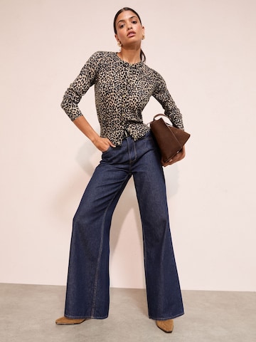 Friends Like These Πλεκτή ζακέτα σε καφέ: μπροστά