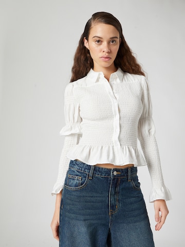 Bella x ABOUT YOU Blouse 'Vicky' in Wit: voorkant