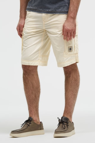 CAMP DAVID Regular Cargo Pants in Beige: front