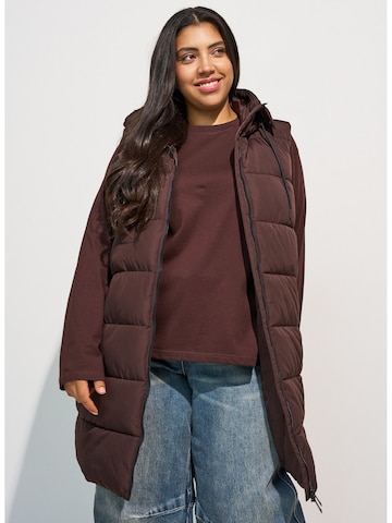 Zizzi Bodywarmer 'CARYLIE' in Bruin