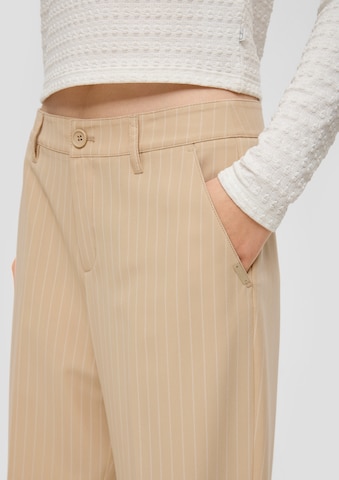 QS - Pierna ancha Pantalón de pinzas en beige