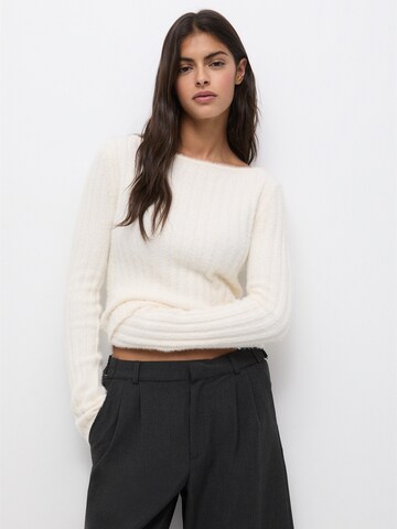 Pull&Bear Sweater in White: front