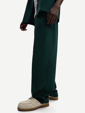 Bershka Loosefit Broek in Groen: voorkant