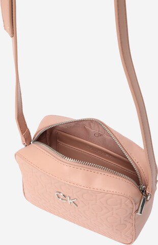 Calvin Klein Crossbody Bag in Pink