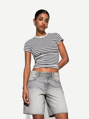 Loosefit Jeans di Bershka in grigio: frontale