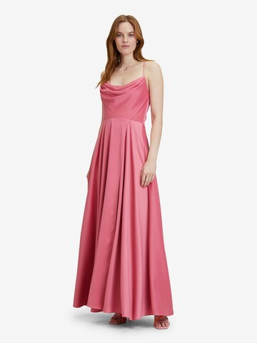 Robe de soirée Vera Mont en rose : devant