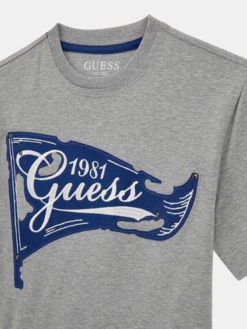 GUESS T-Shirt in Grau