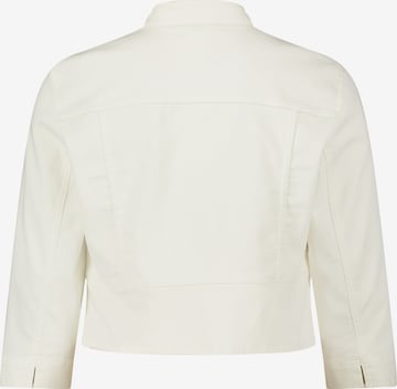 Betty & Co Jeansjacke mit Taschen in Weiß