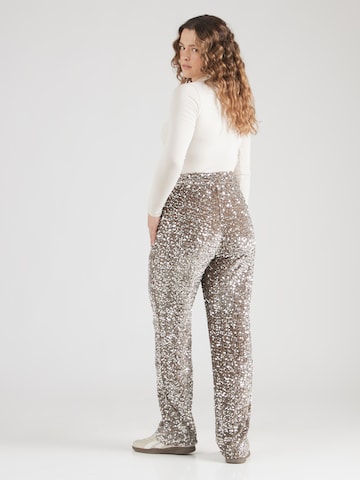 regular Pantaloni 'PCKAM' di PIECES Curve in marrone