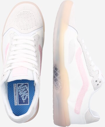 Sneaker bassa 'EVDNT UltimateWaffle' di VANS in bianco