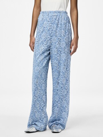 PIECES Loosefit Broek 'PCRoxy' in Blauw: voorkant