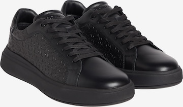 Baskets basses Calvin Klein en noir : devant