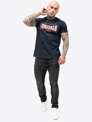 Tricou ' Aldingham' de la LONSDALE pe albastru
