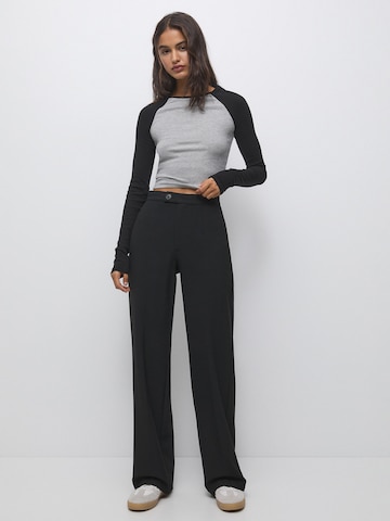 Wide leg Pantaloni de la Pull&Bear pe negru