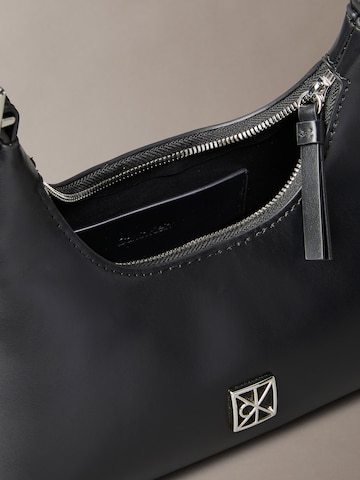 Calvin Klein - Bolso de hombro en negro