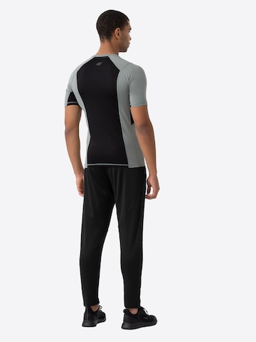 4FTapered Sportske hlače - crna boja