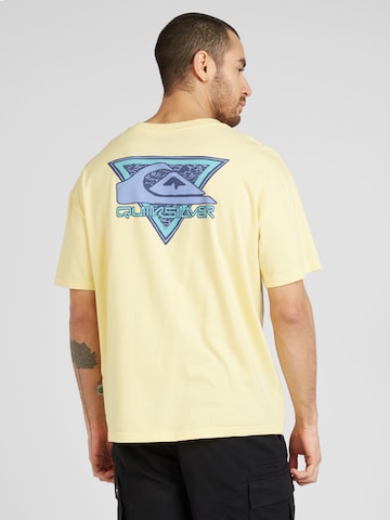 QUIKSILVER T-shirt 'TAKE US' i gul: framsida