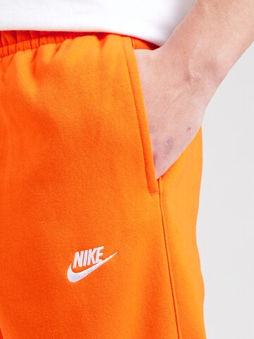 Nike Sportswear Tapered Παντελόνι 'Club Fleece' σε πορτοκαλί