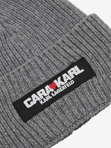 Bonnet KARL LAGERFELD x CARA DELEVINGNE en gris