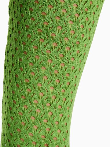 Bershka Rozkloszowany krój Spodnie w kolorze zielony