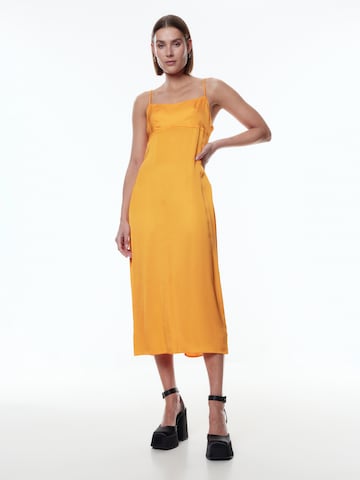 EDITED - Vestido 'Naima' en naranja: frente