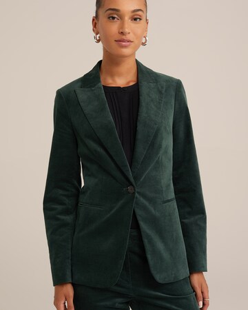 Sacou de la WE Fashion pe verde: față