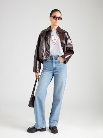 Maglietta 'ICONIC' di GUESS JEANS in grigio