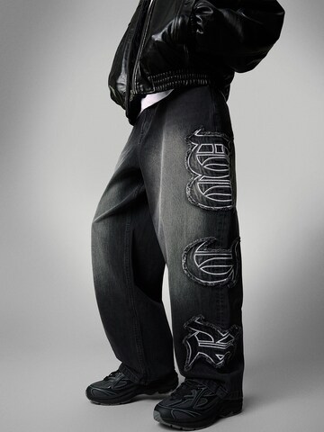 Bershka Baggy Дънки в черно: отпред