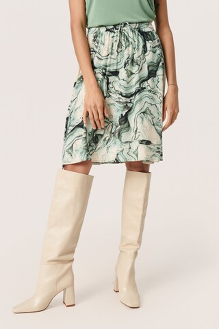 SOAKED IN LUXURY - Falda en verde: frente