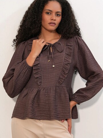 Bigdart Blouse in Bruin: voorkant