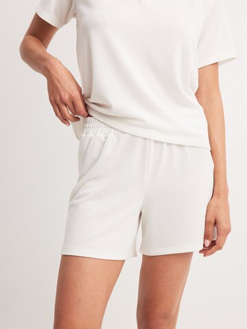 NA-KD Regular Pants in White: front