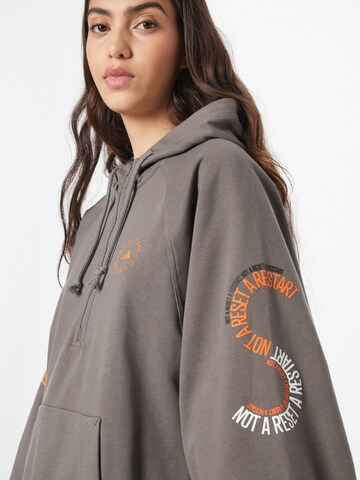 ADIDAS BY STELLA MCCARTNEY Sportsweatshirt 'Pull On- Gender Neutral' in Grijs