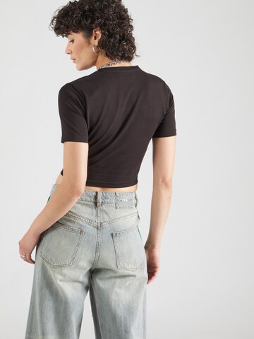 Pegador T-shirt 'INES' i svart