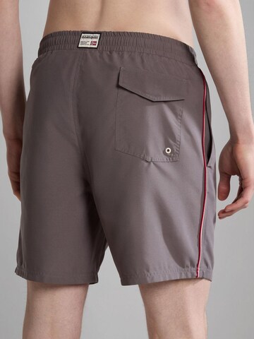 NAPAPIJRI Badeshorts‌‌ in Grau