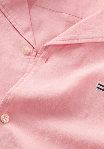 Tommy Jeans Regular fit Button Up Shirt in Pink