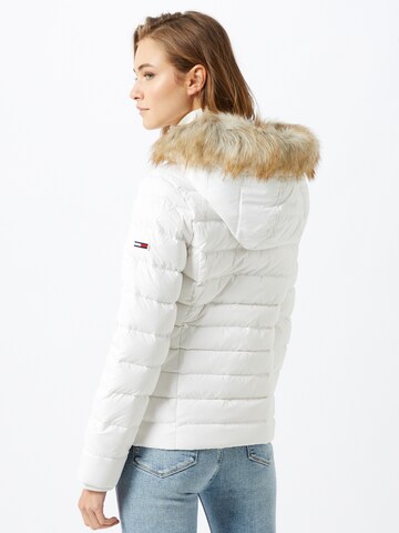 Tommy Jeans - Casaco de inverno 'Essential' em branco