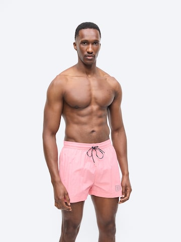 BOSS Badeshorts 'Mooneye' in Pink: Vorderseite