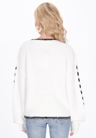 IZIA Sweater in White