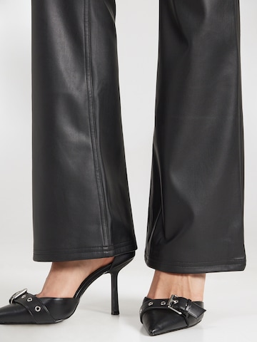 HOLLISTER Flared Παντελόνι σε μαύρο